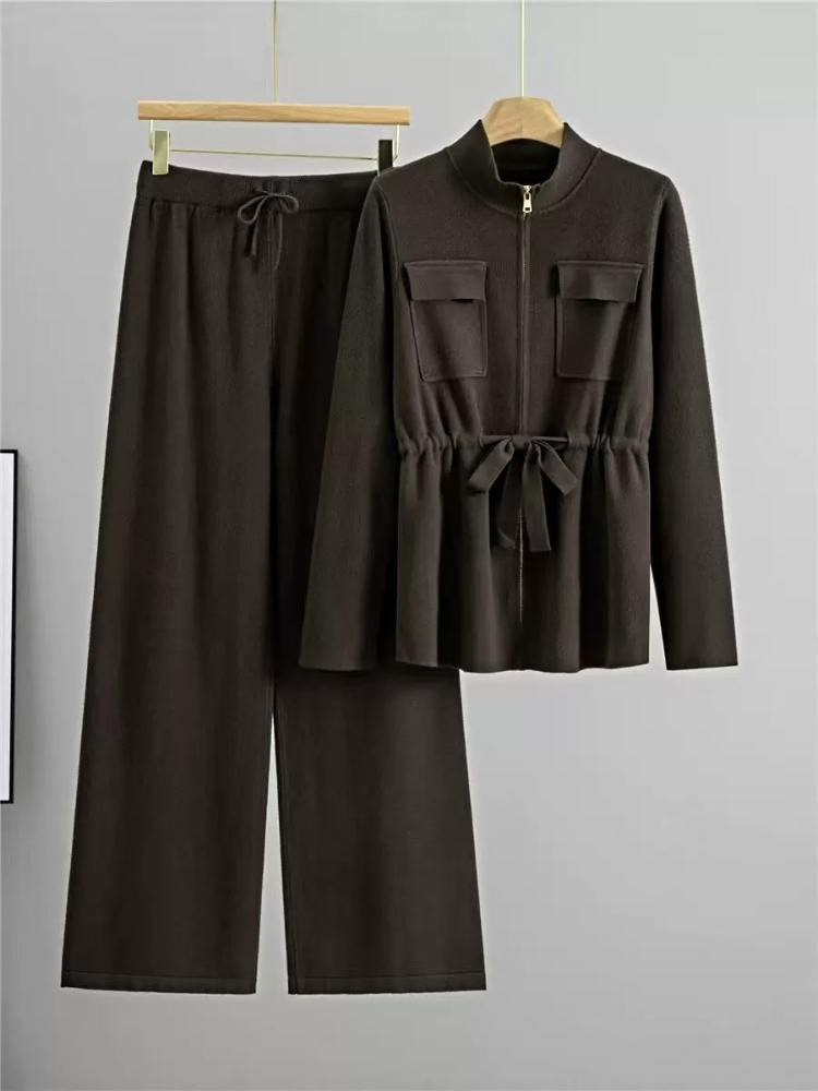 Women'S Fashion Trends Spring 2026 - Gestricktes Kleid mit weichem Oberteil, Neu