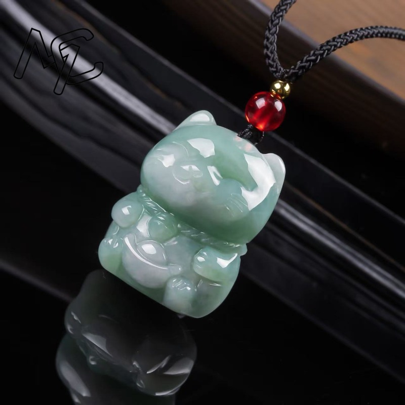 Natürlicher Smaragd-Jade Glück – Women Fashion Designer Bewertung und Preis