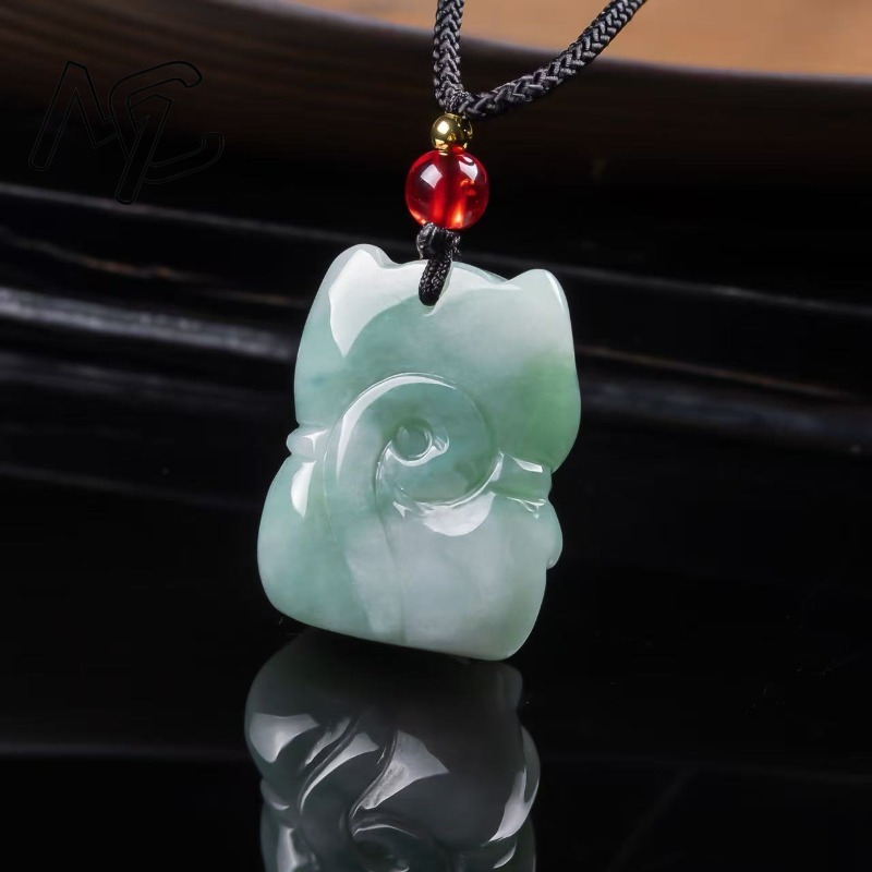Natürlicher Smaragd-Jade Glück – Women Fashion Designer Bewertung und Preis